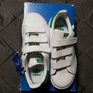 Size 13.5 Adidas Stan Smith Kids shoe
